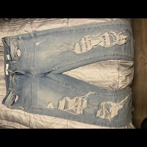 Sarah’s Outlet Mid Rise Skinny Jeans